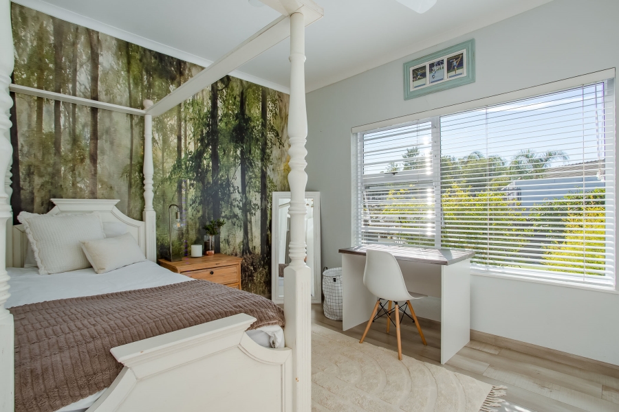 5 Bedroom Property for Sale in Uitsig Western Cape
